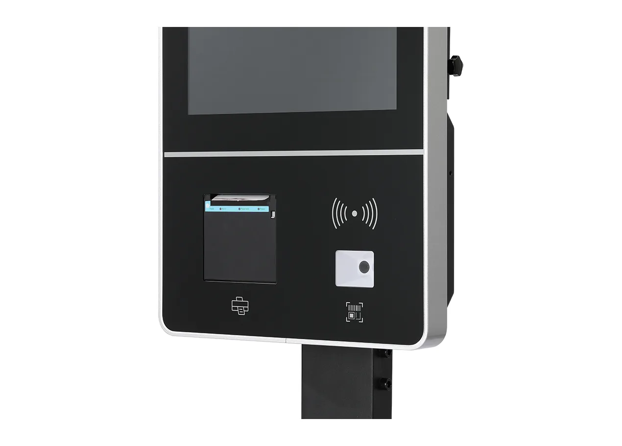 Dettaglio di stampante scontrini, lettore NFC e scanner QR